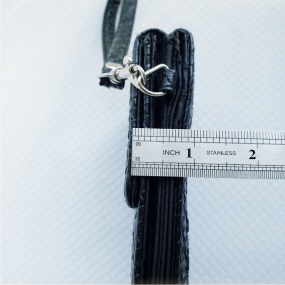 Capelli of New York wallet wristlet black crosshatch leather  6x4 - Picture 5 of 11